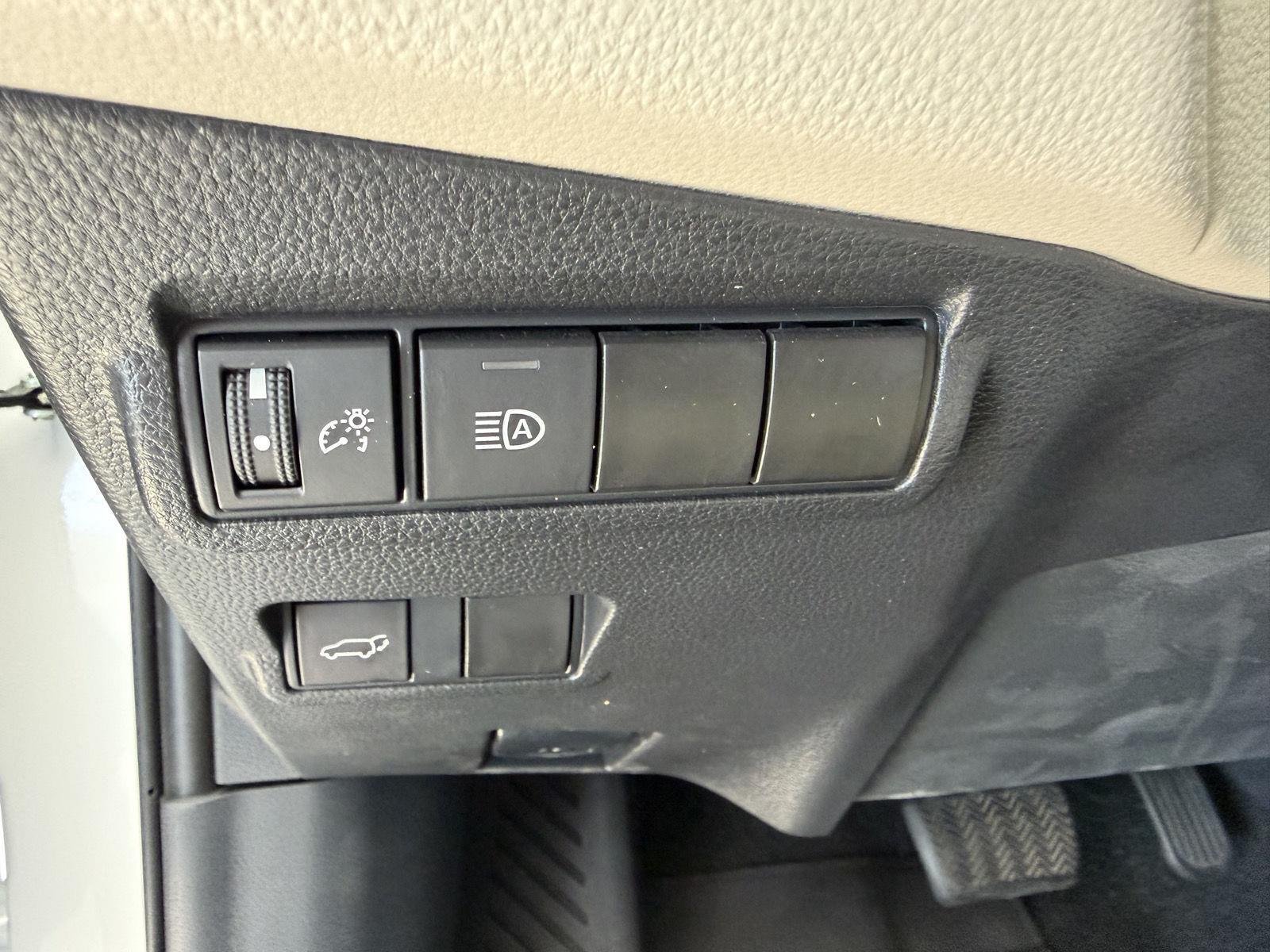 Certified Used 2023 Wind Chill Pearl Toyota XLE image 36