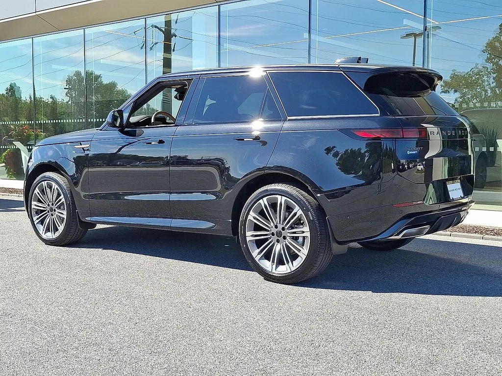 New 2026  Land Rover Dynamic SE image 4