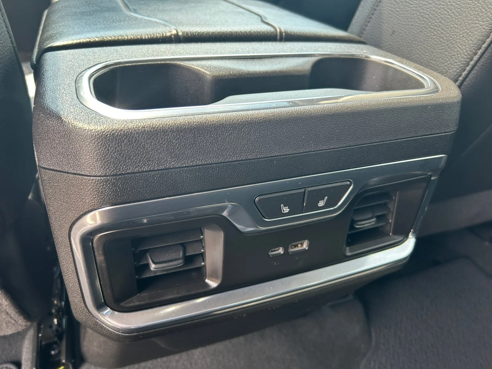 Used 2024 White GMC Denali Crew 6.2L Leather Sunroof Nav 4x4 image 19
