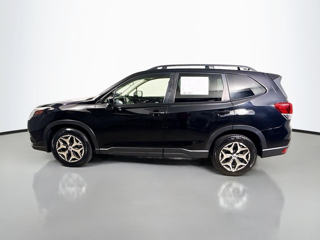 Used 2022 Crystal Black Silica Subaru Premium image 4