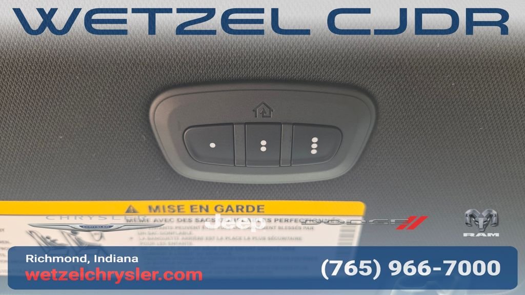 New 2027 Red Hot Pearl-Coat Exterior Paint Chrysler Limited image 24