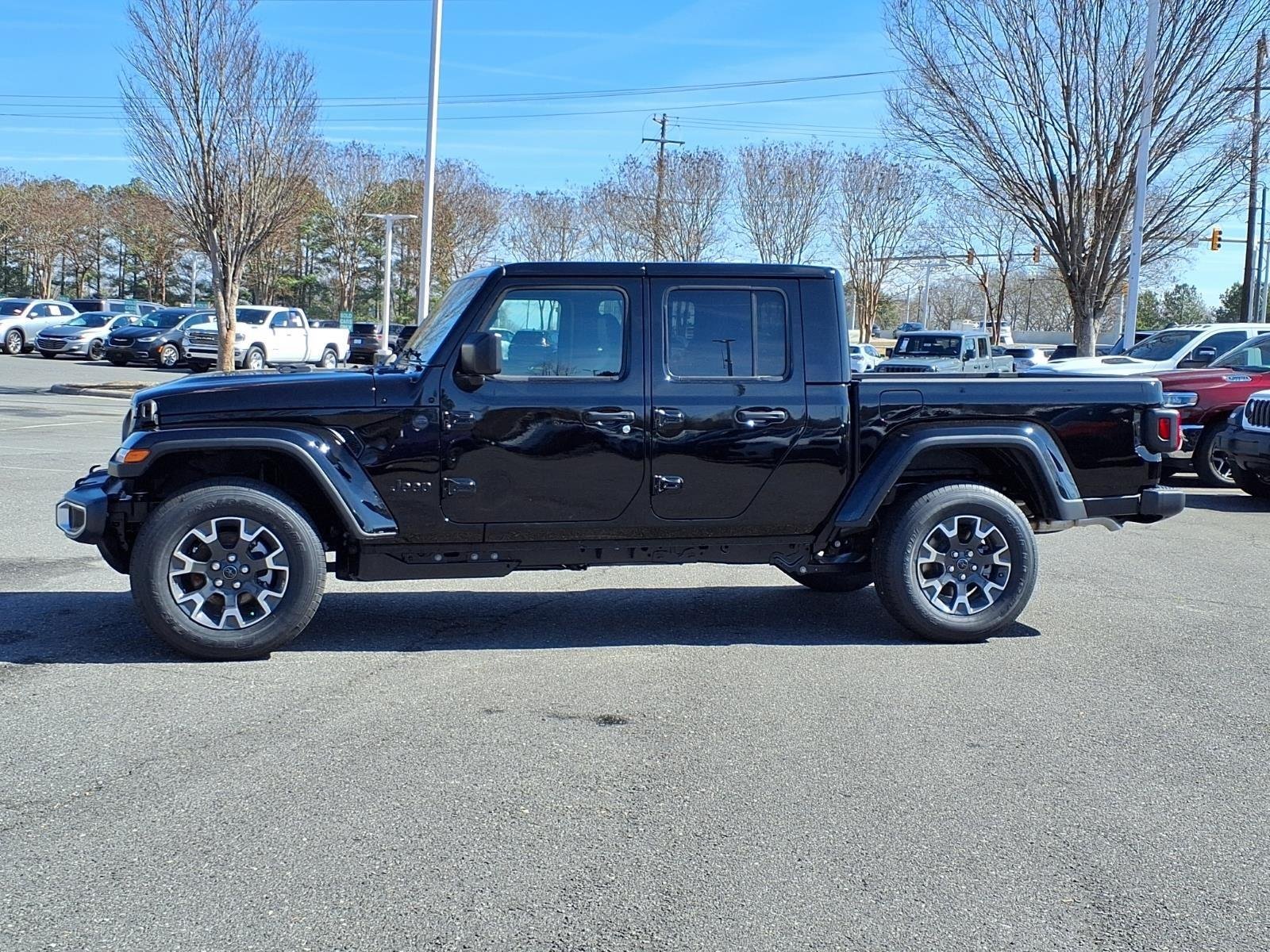 New 2026 Black Clear-Coat Exterior Paint Jeep Sahara image 3