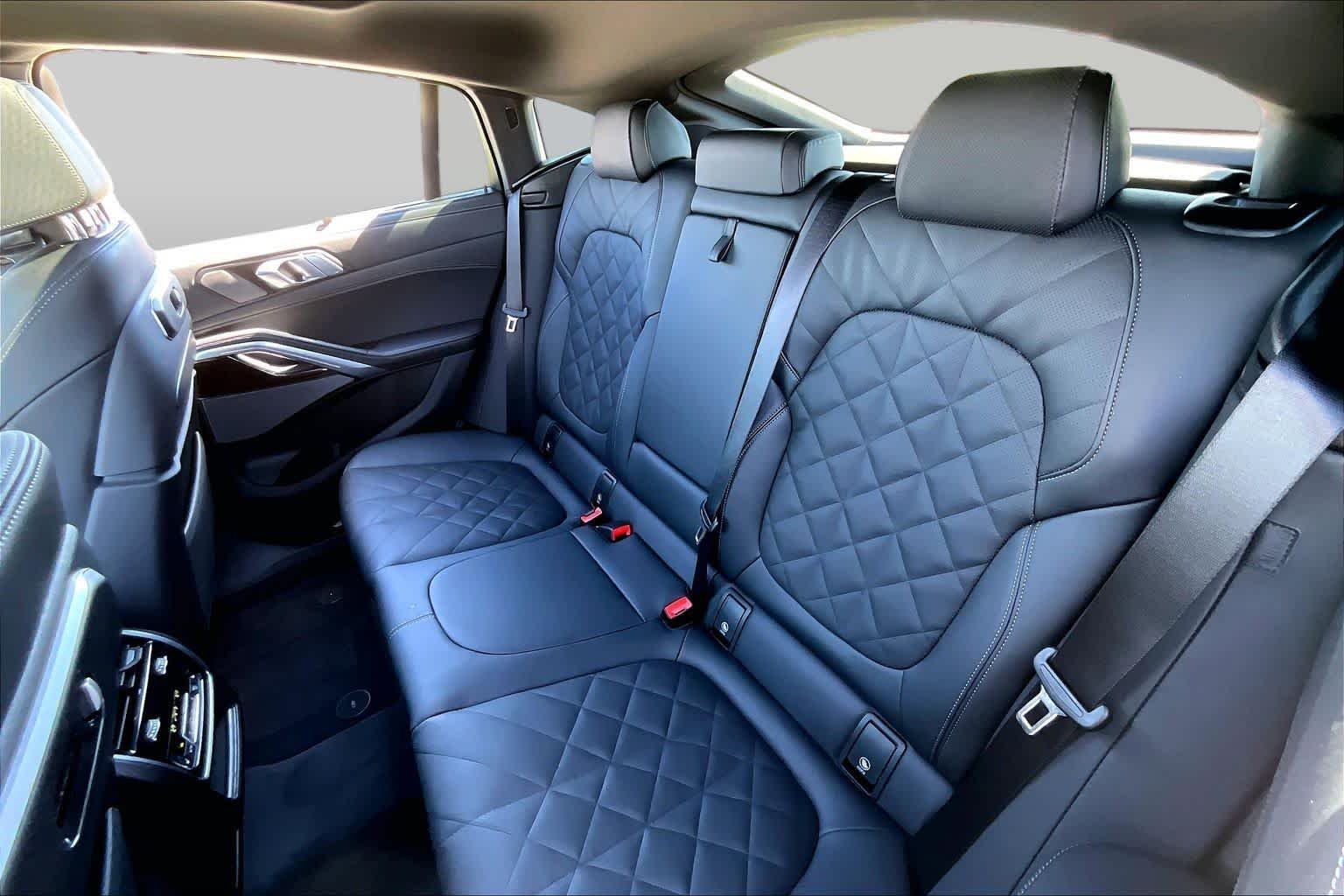 Used 2026 Skyscraper Grey Metallic BMW xDrive40i image 19