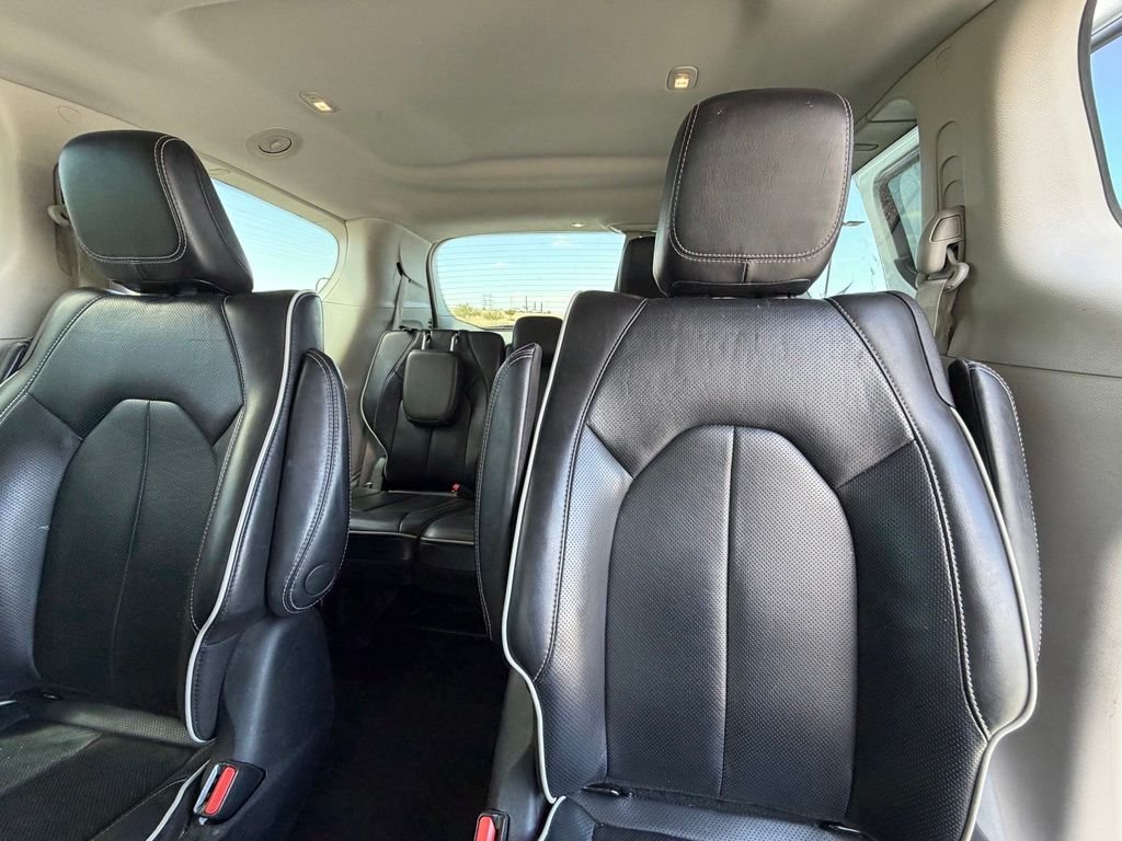 Used 2022 White Chrysler Limited image 9