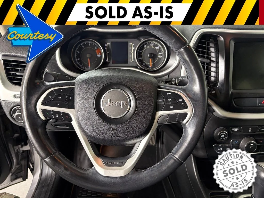 Used 2018 Silver Jeep Latitude Plus image 23