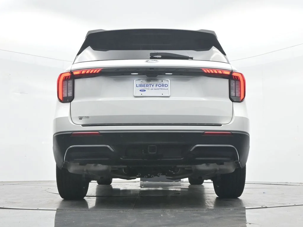 New 2026 Star White Metallic Tri-Coat Ford ST-Line image 48