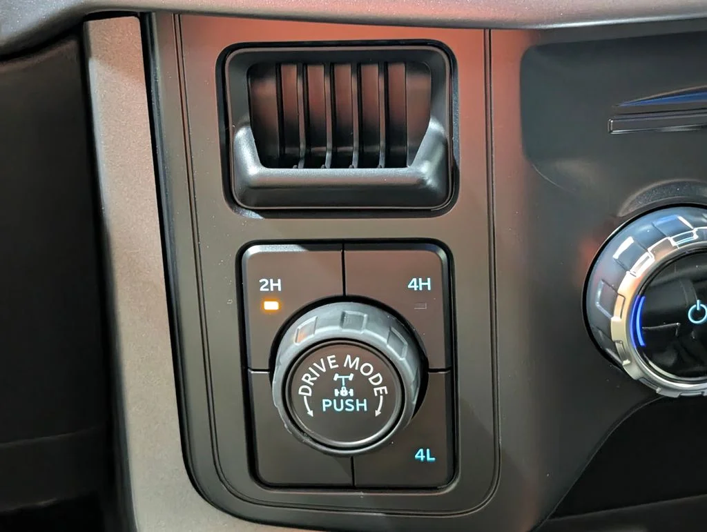New 2026 Oxford White Ford XLT image 7
