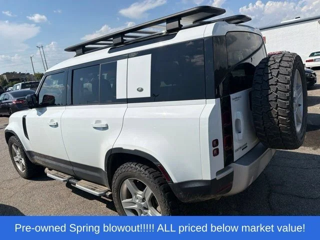 Used 2020  Land Rover SE image 4