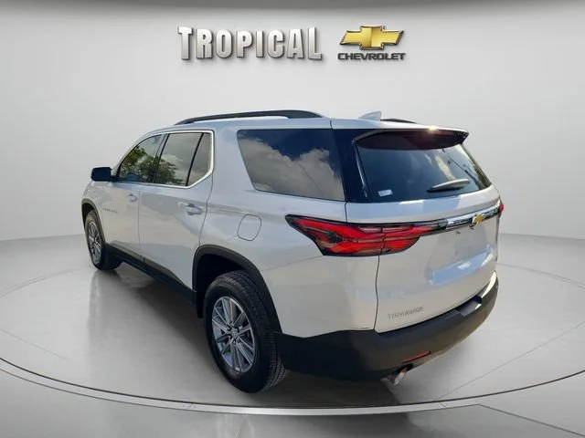 Used 2023 IRIDESCENT PEARL TRICOAT Chevrolet LT Cloth image 3