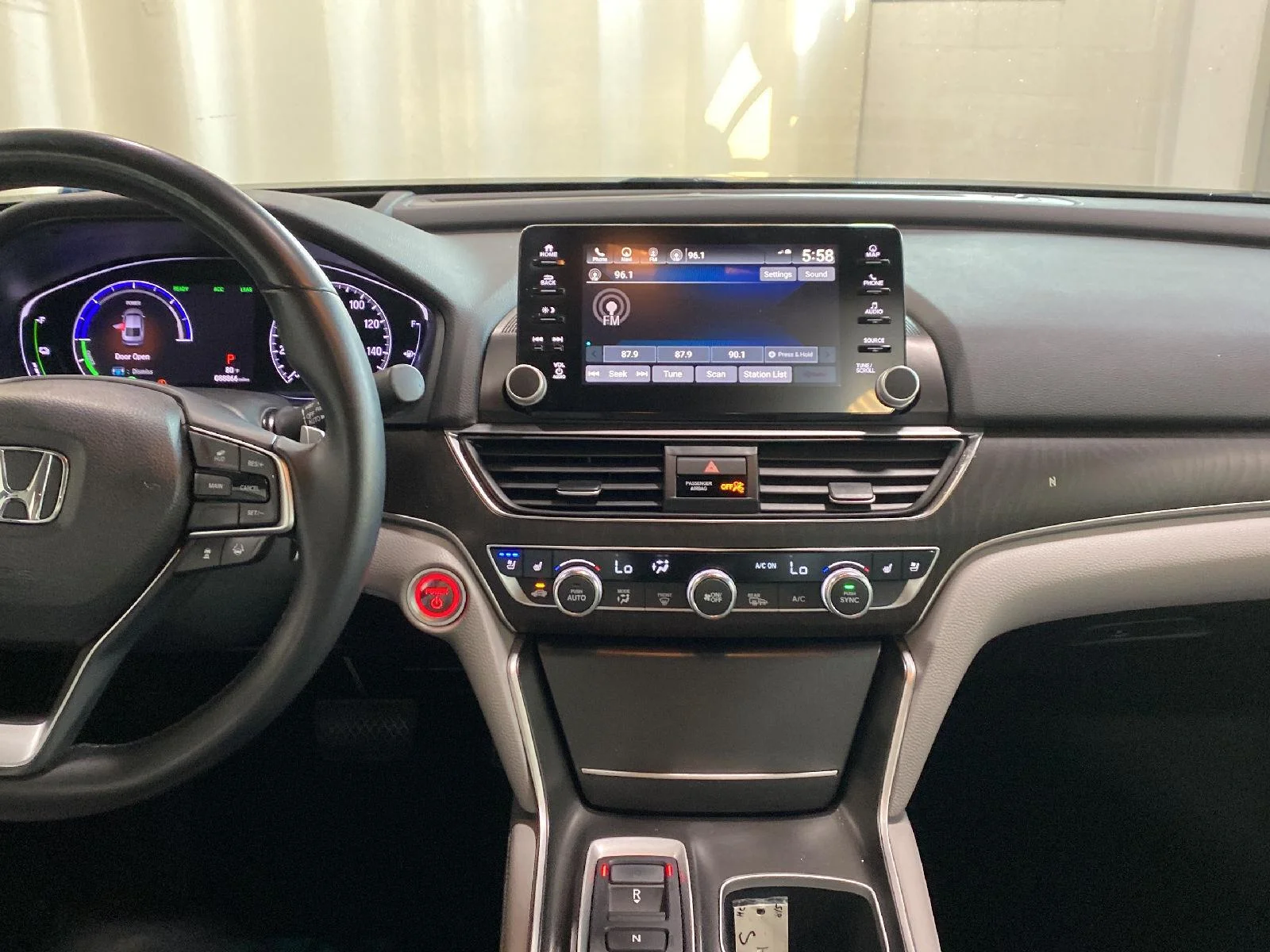 Used 2018 Modern Steel Metallic Honda Touring image 21