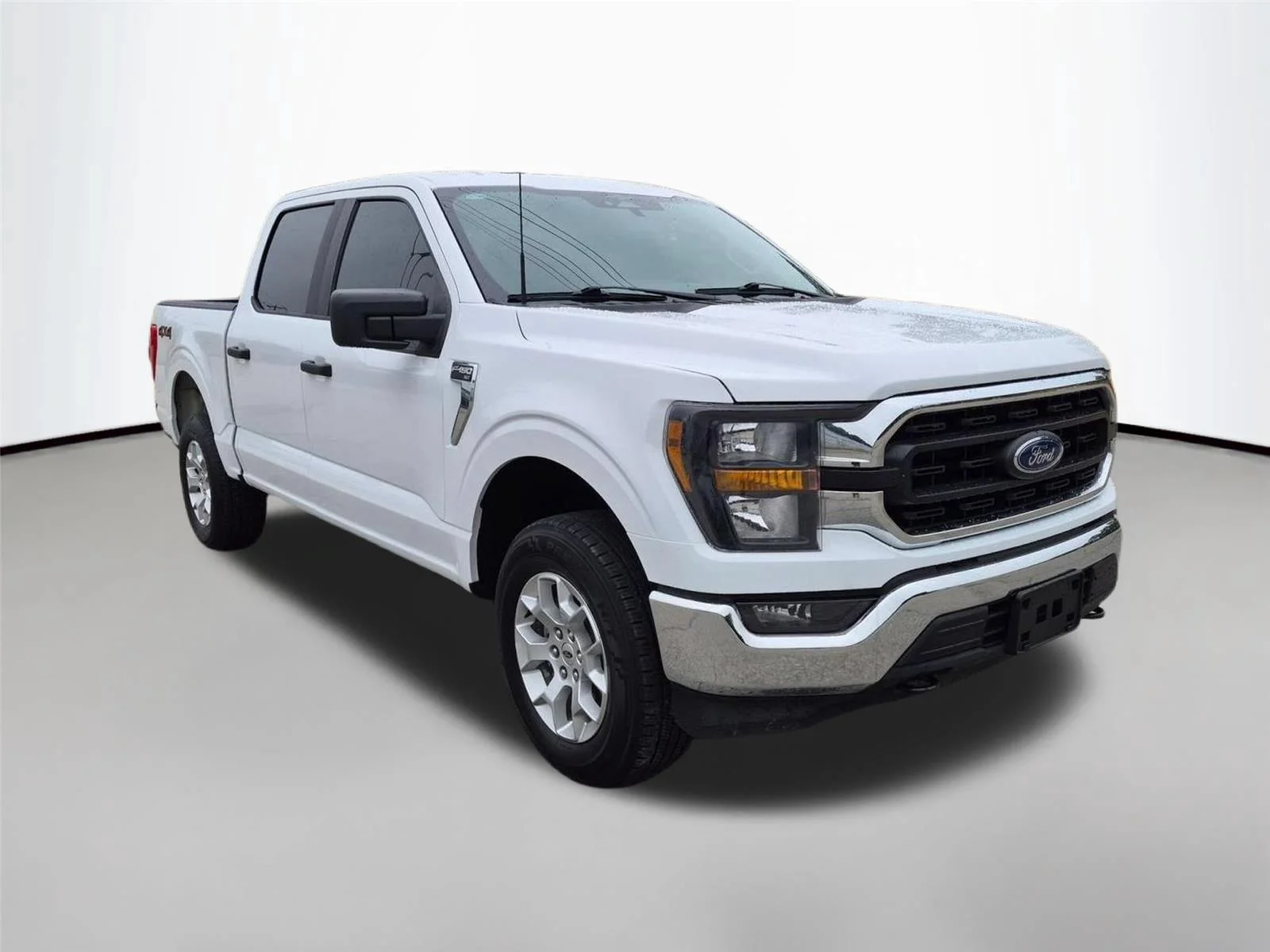 Used 2023 Oxford White Ford XLT image 3