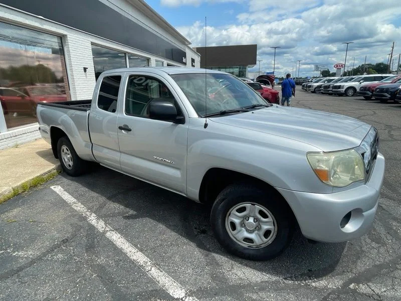 Used 2005 Silver Toyota Base image 6