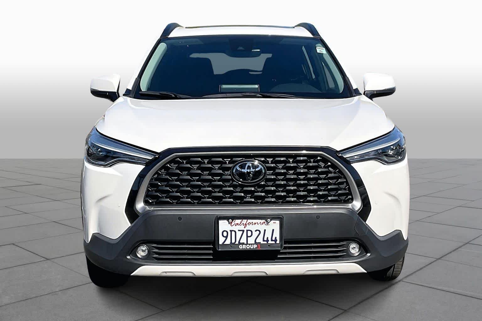 Used 2022 Wind Chill Pearl Toyota XLE image 3