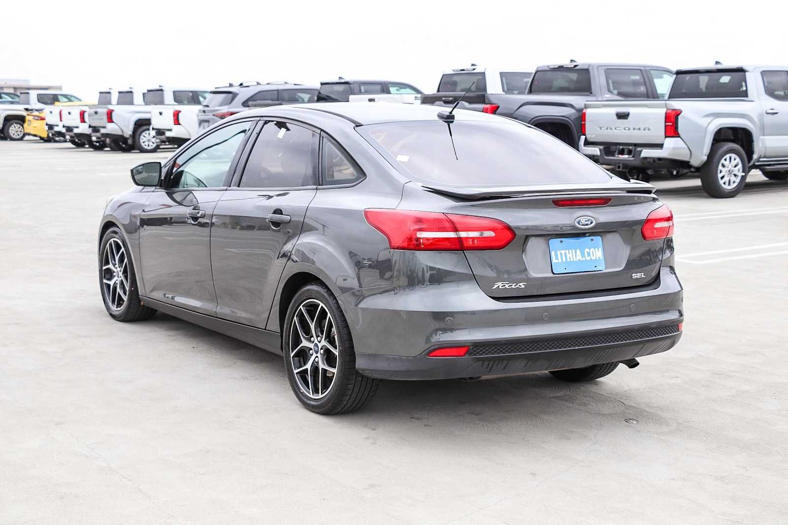 Used 2018 Magnetic Metallic Ford SEL image 6