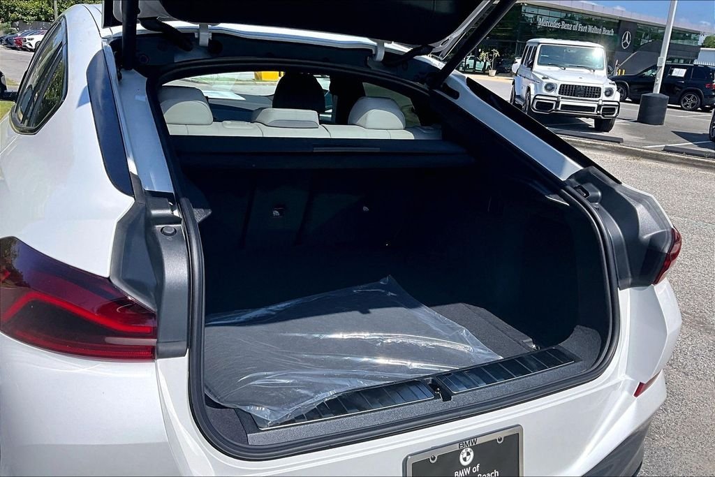 New 2027 White BMW xDrive40i image 25