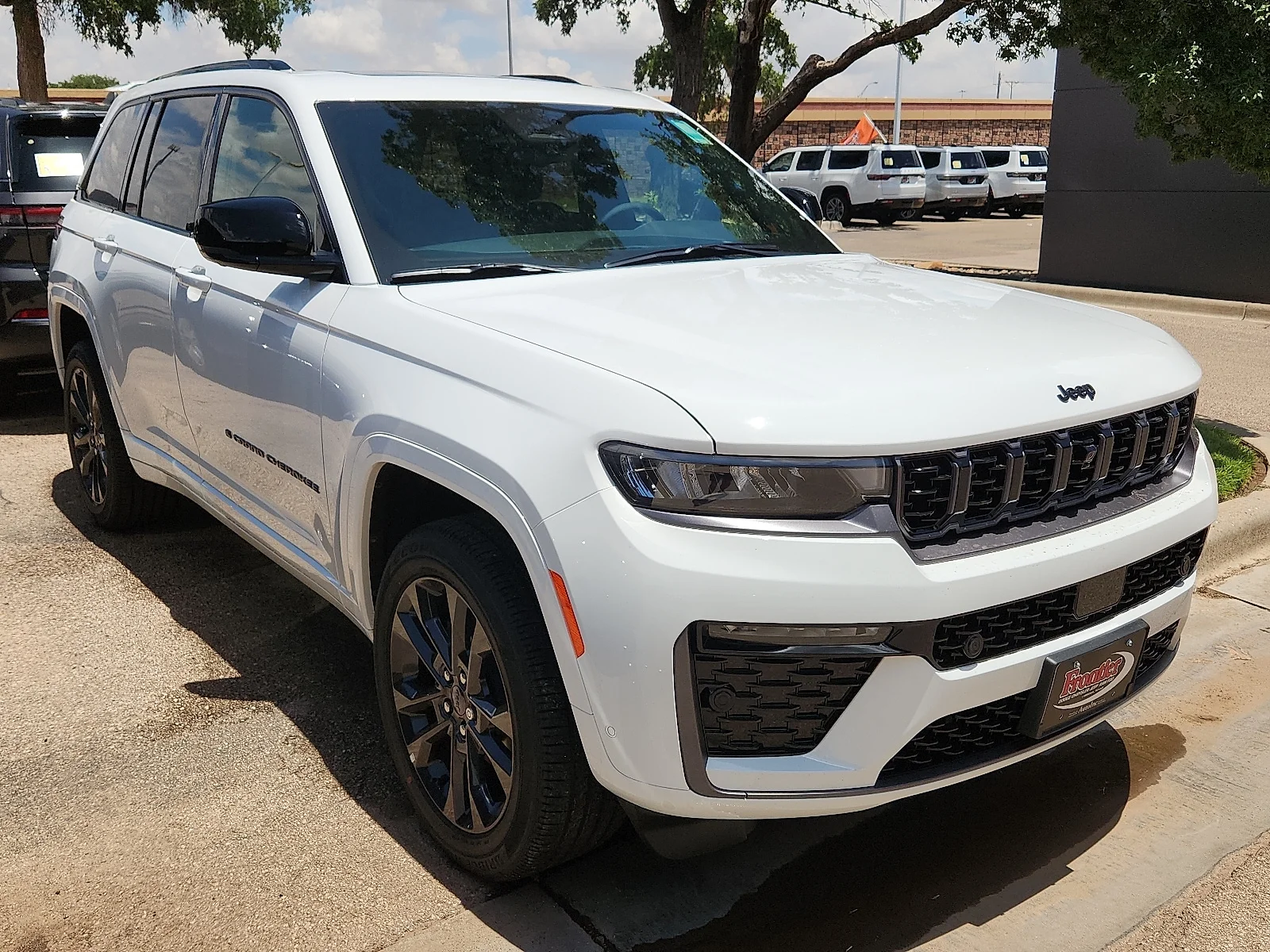 New 2026 Bright White Clear-Coat  Paint Jeep LIMITED RESERVE 4X4 image 4