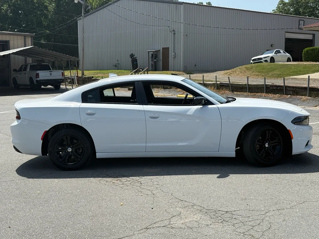 Used 2023 White Knuckle Clearcoat Dodge SXT image 8