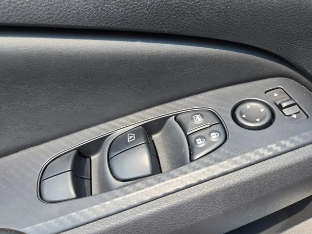 Used 2025 White Nissan 2.5 SV image 34