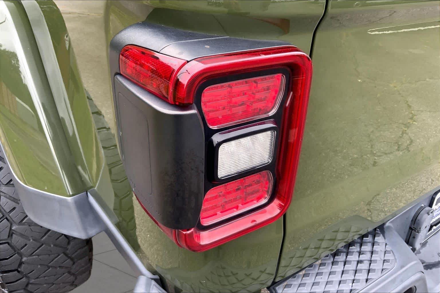 Used 2021 Sarge Green Clearcoat Jeep Mojave image 27