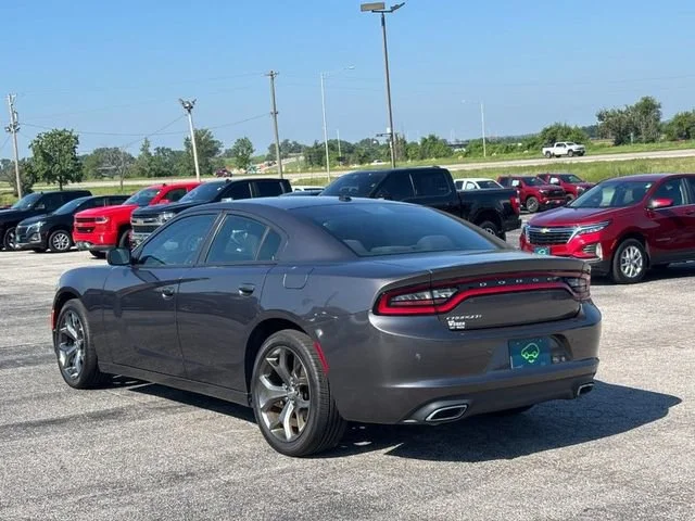 Used 2015 Gray Dodge SE image 3