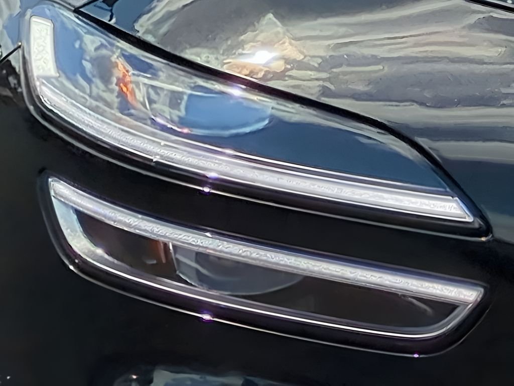 2026 GENESIS G70 Standard - Photo 10