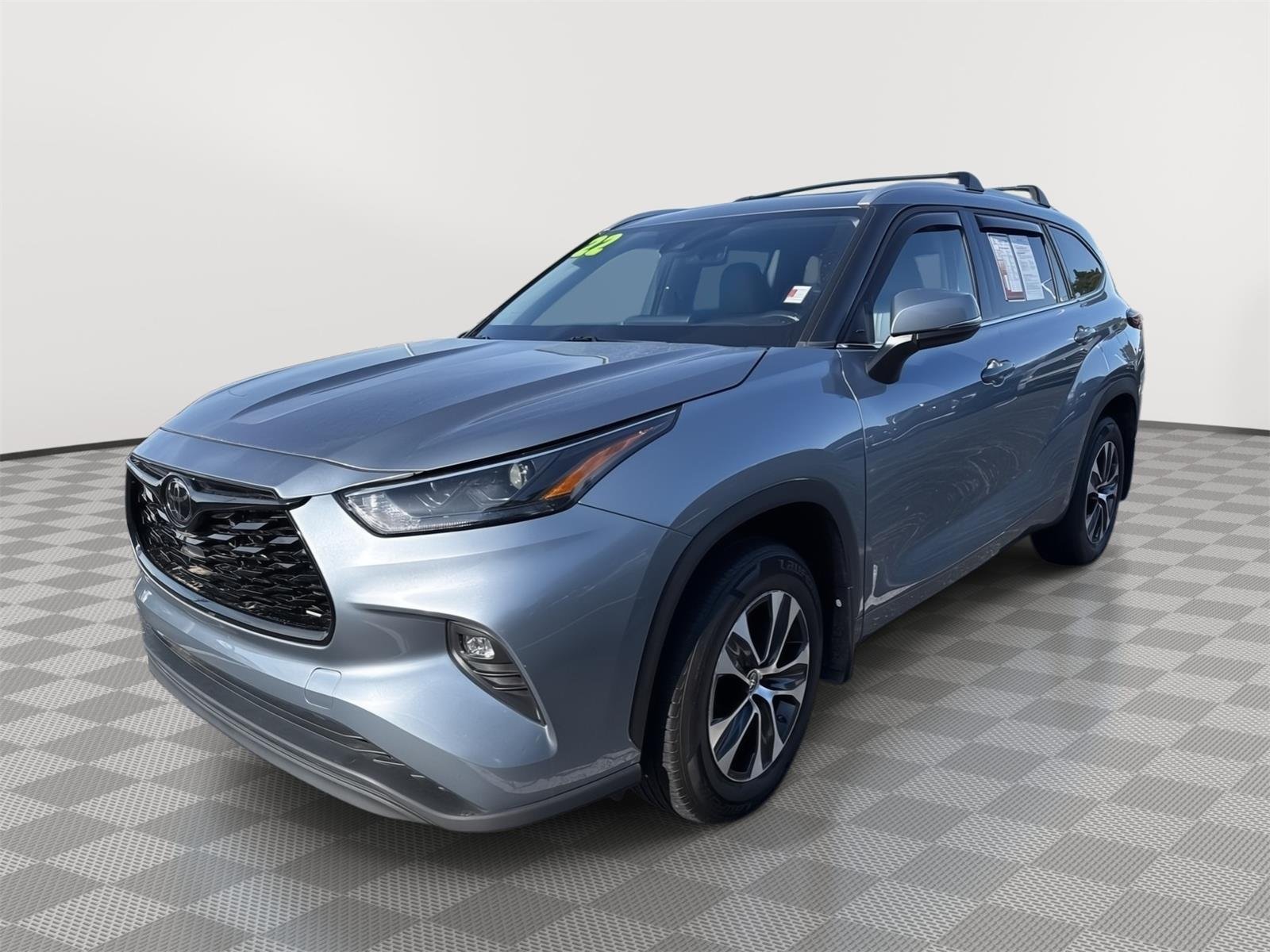 Used 2022 Moon Dust Toyota XLE image 11