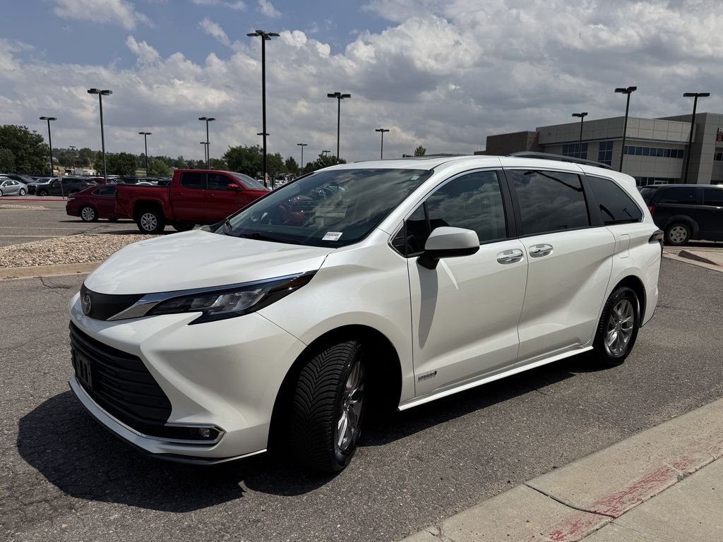 Used 2021 White Toyota XLE image 4