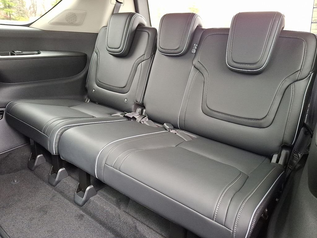 New 2026 RADIANT WHITE INFINITI Luxe 4WD image 7