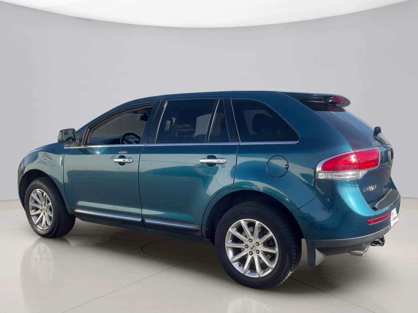 Used 2011 Blue Lincoln AWD image 4