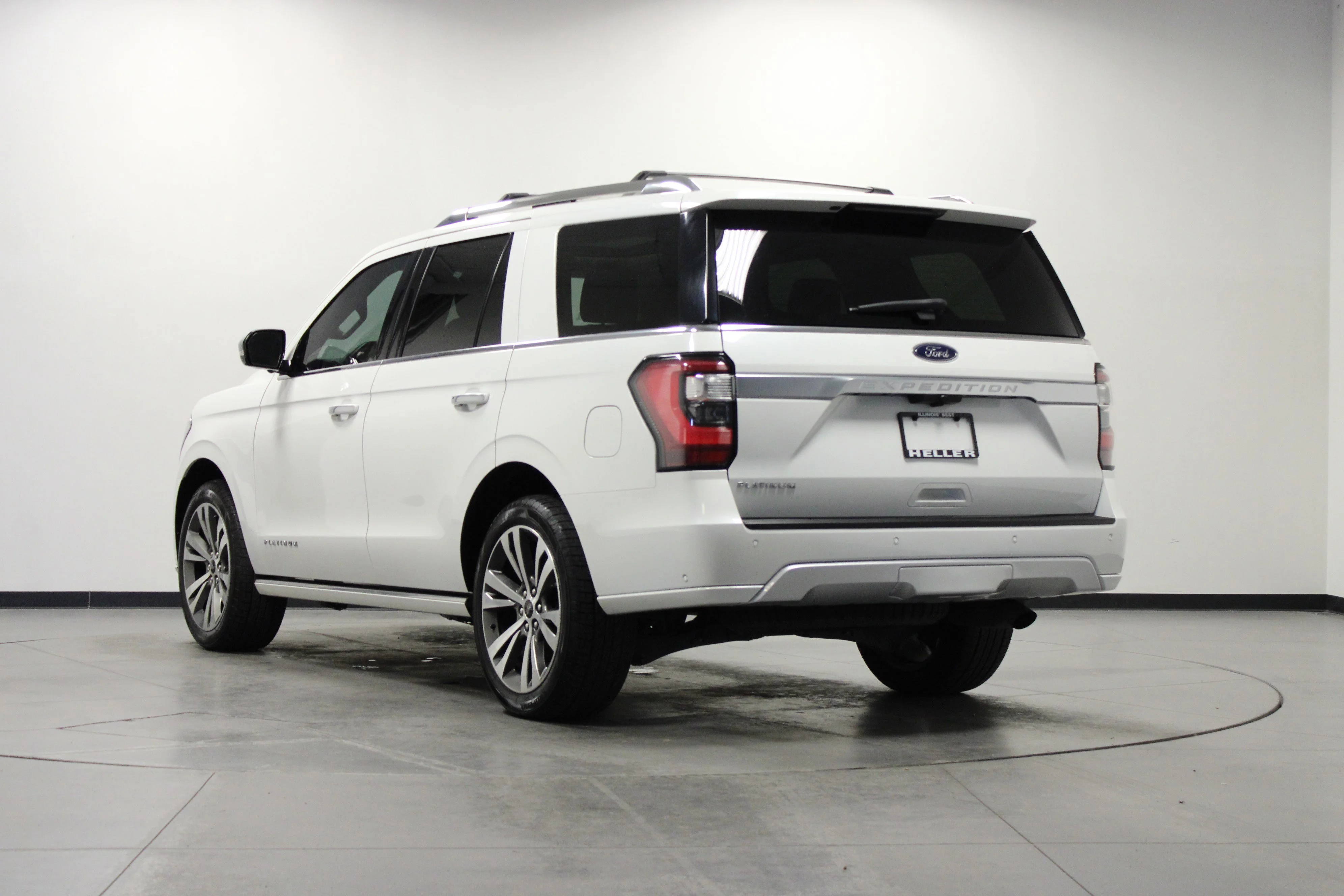 Used 2020 White Metallic Ford Platinum image 6