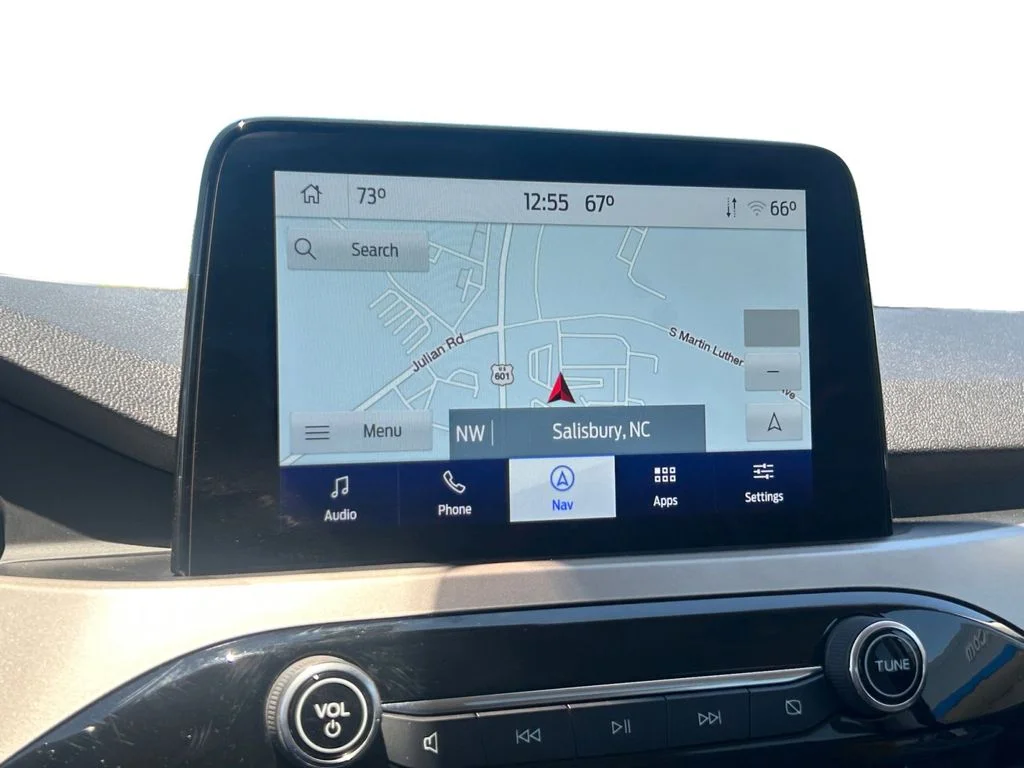 Used 2022 White Ford SE image 12