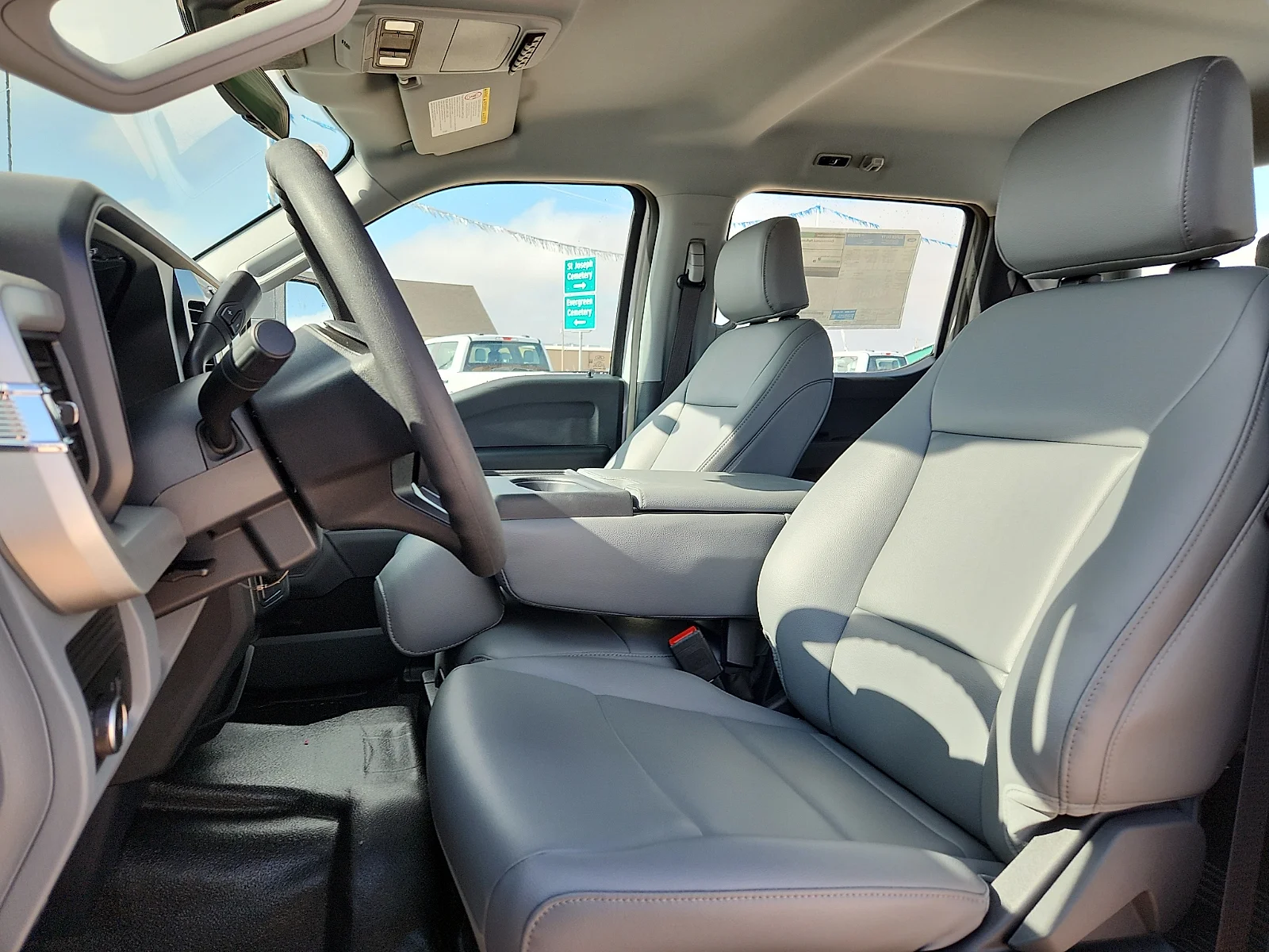 New 2026 Oxford White Ford XL image 17