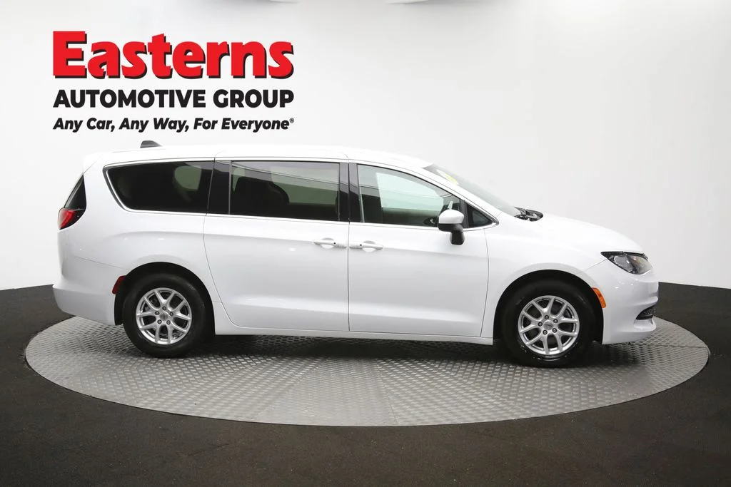 Used 2022 White Chrysler LX image 44