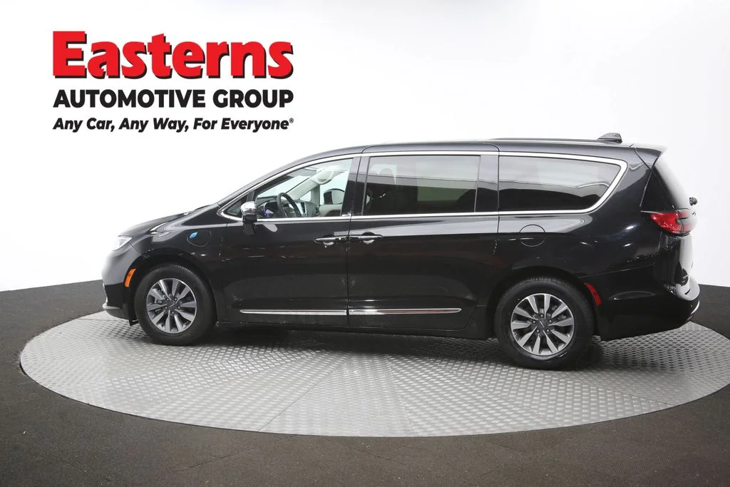 Used 2023 Black Chrysler Limited image 65