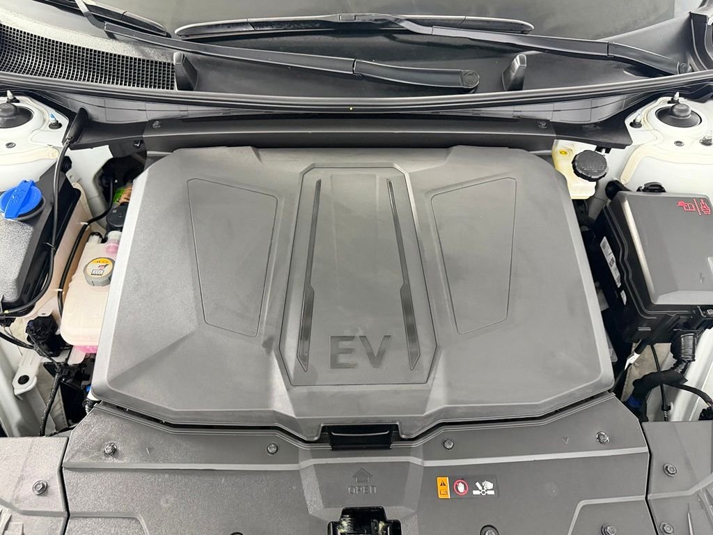 Used 2025 White Hyundai Limited image 35