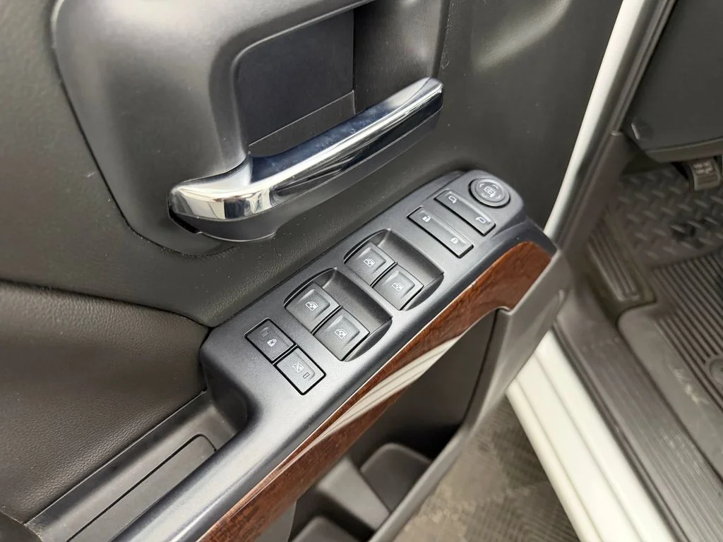 Used 2018 Summit White GMC SLE image 12