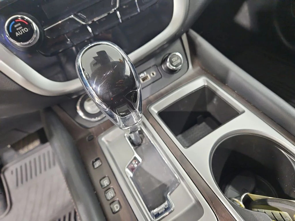Used 2021 Scarlet Nissan Platinum image 24