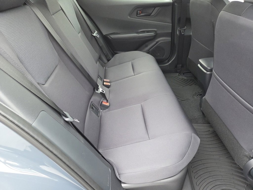 2026 Toyota Prius LE - Photo 6