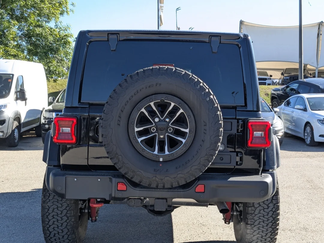 New 2025 Black Jeep Rubicon X - - 4x4 - 35 INCH A/T TIRES - Trailer Tow Group - Offroad Cam & More! image 7