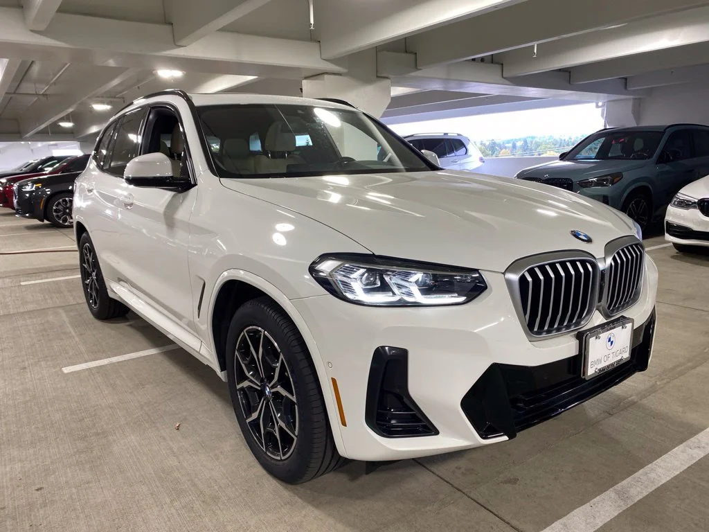 Used 2023 Alpine White BMW xDrive30i image 3