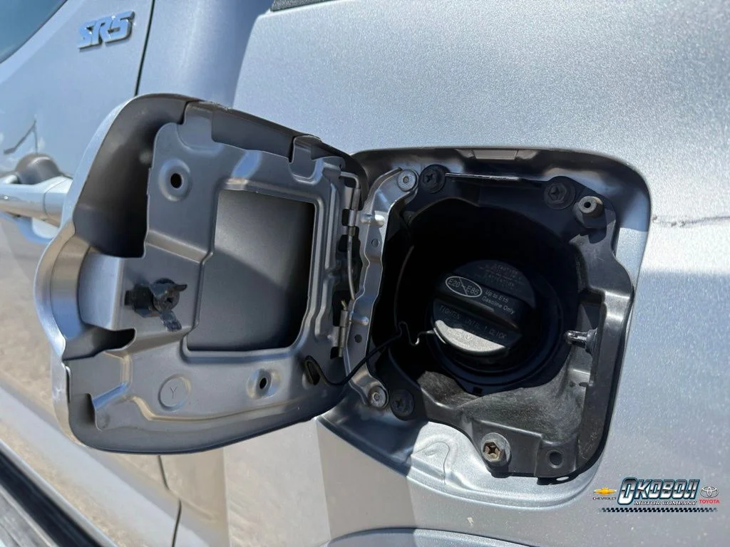 Used 2018 Silver Toyota SR5 image 19