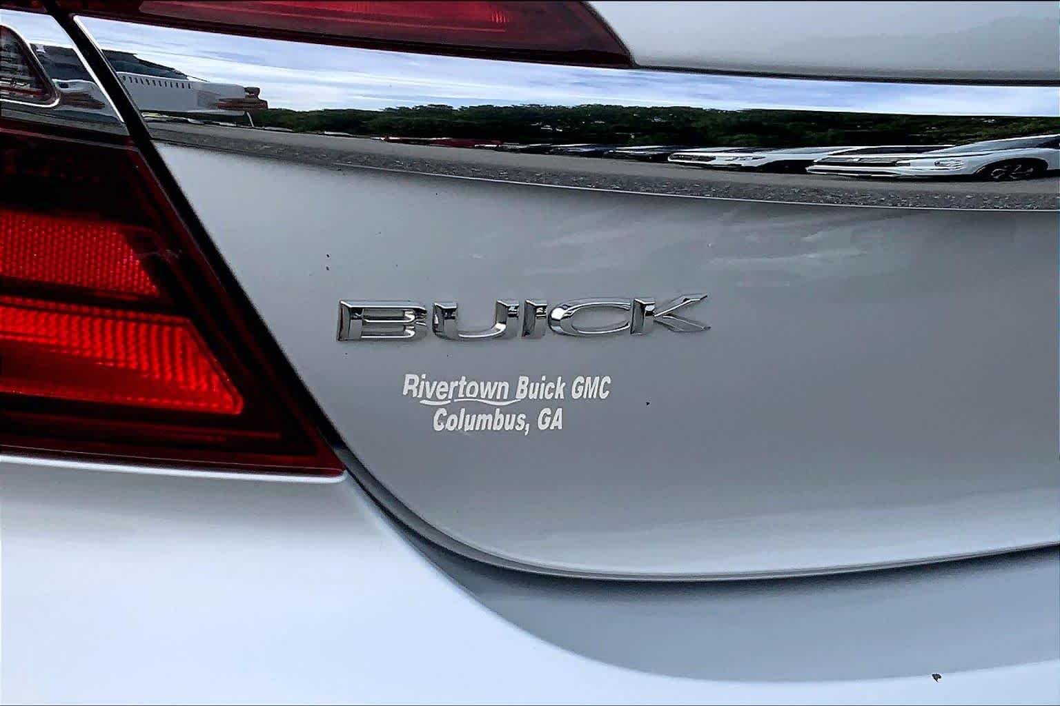 Used 2017 Quicksilver Metallic Buick Sport Touring image 28