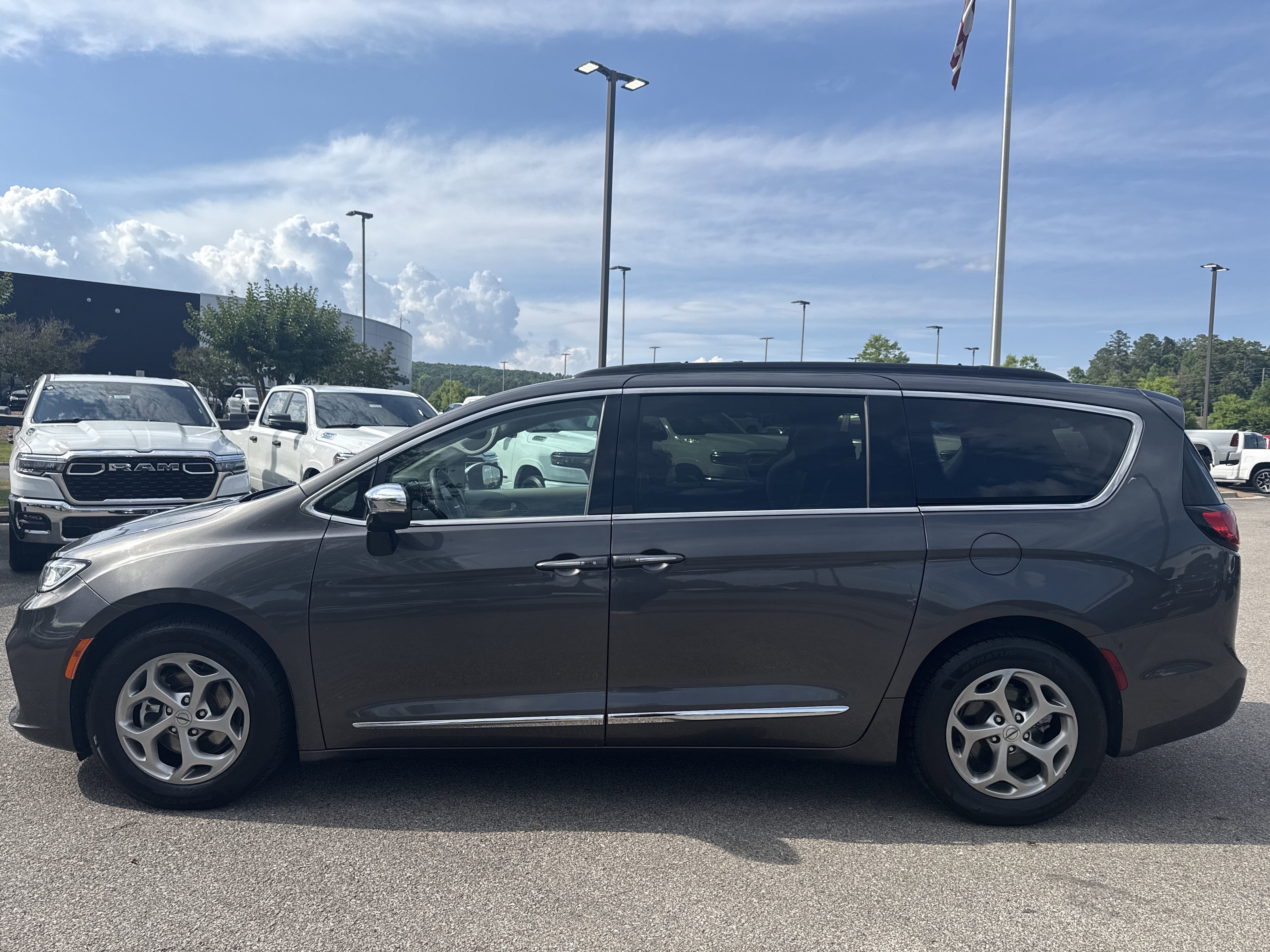 Used 2023 Granite Crystal Metallic Clearcoat Chrysler Limited image 4