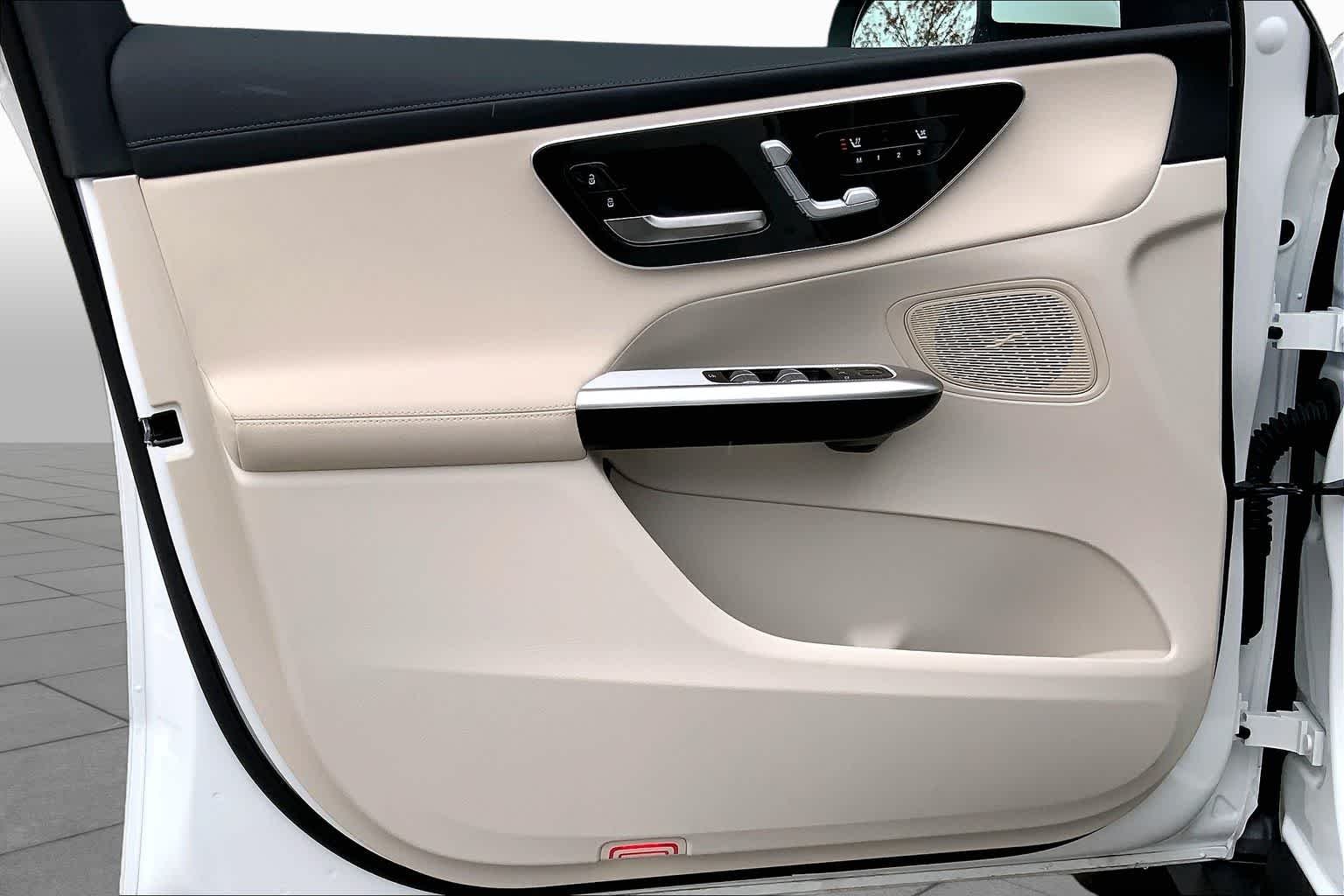 Certified Used 2025 Polar White Mercedes-Benz GLC 300 image 22