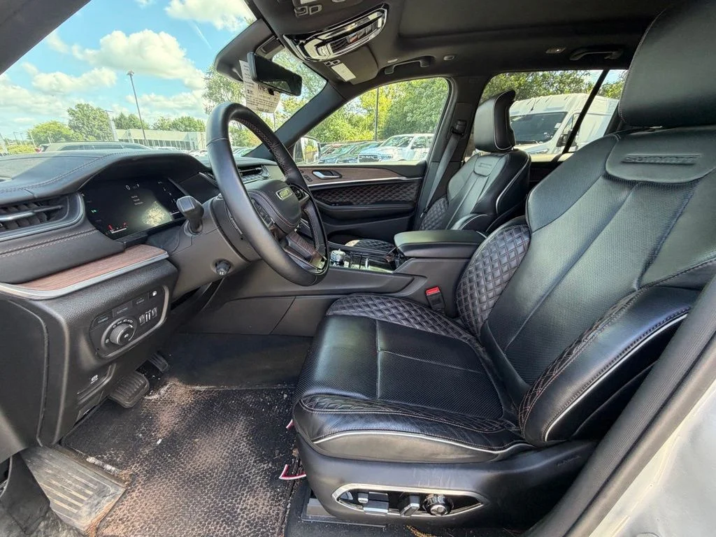 Used 2022 Silver Jeep Summit 4xe image 10