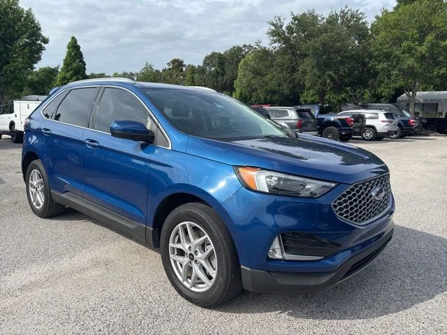 Used 2023 Blue Ford SEL image 3