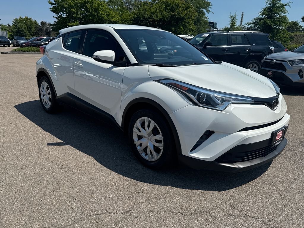 Used 2019 White Toyota LE image 10