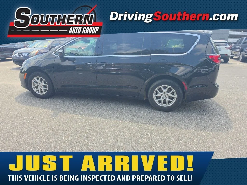 Used 2023 Black Chrysler Touring L image 1