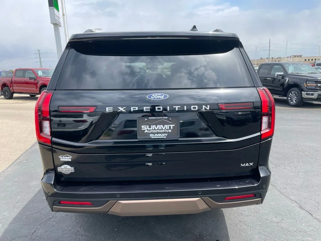 Used 2025 Black Metallic Ford King Ranch image 39