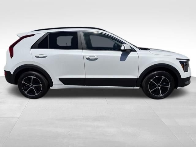 New 2026 Snow White Pearl Kia EX image 8